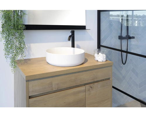 Kúpeľňová skrinka s umývadlom na dosku, batériou a zrkadlom