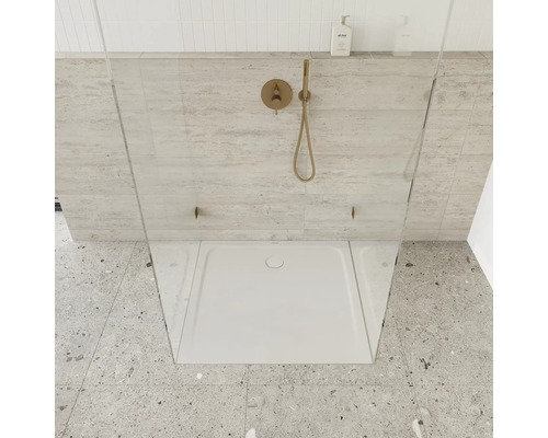 Sprchovací kút v úrovni podlahy s vaničkou a sprchovacou batériou