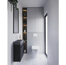 Moderná kúpeľňa s umývadlom, toaletou a úložným priestorom