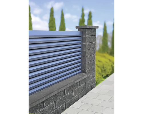 Plot s lamelami a murovacími kameňmi