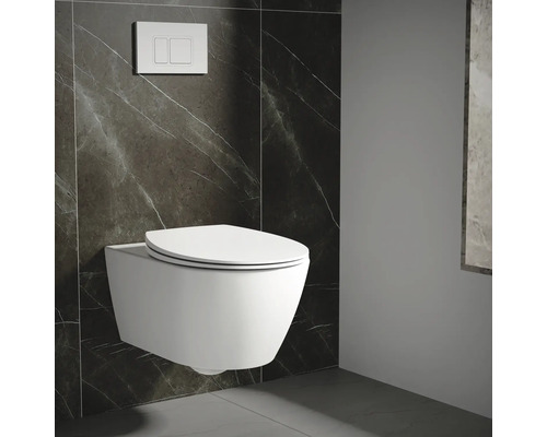 Závesné WC s ovládacím panelom v kúpeľni