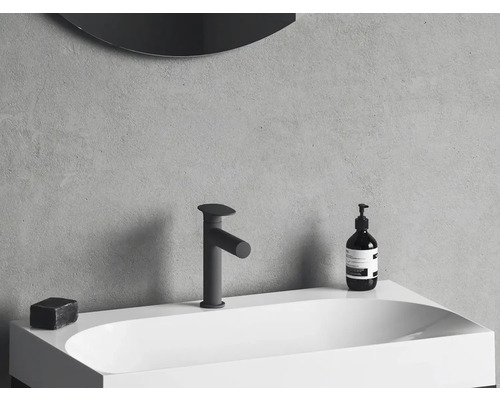 Moderné kúpeľňové umývadlo s batériou a mydlom