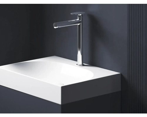 Umývadlo s chrómovanou batériou