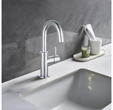 Kovová umývadlová batéria s jednou pákou na umývadle