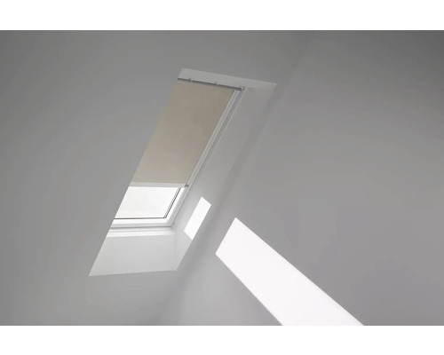 Zatemňovacia roleta na strešné okno VELUX na solárny pohon DSL C02 4579KWL béžová Strešné okno s roletou vo svetlej miestnosti