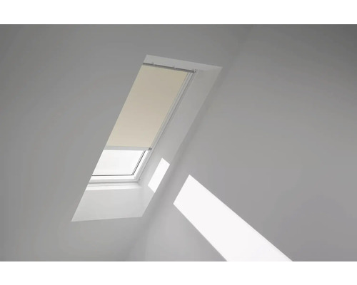 Zatemňovacia roleta na strešné okno VELUX na solárny pohon DSL C02 1085KWL béžová Strešné okno s roletou vo svetlej miestnosti