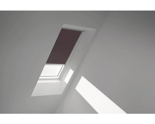 Zatemňovacia roleta na strešné okno VELUX na solárny pohon DSL C02 4559K hnedá Strešné okno s roletou v svetlej miestnosti