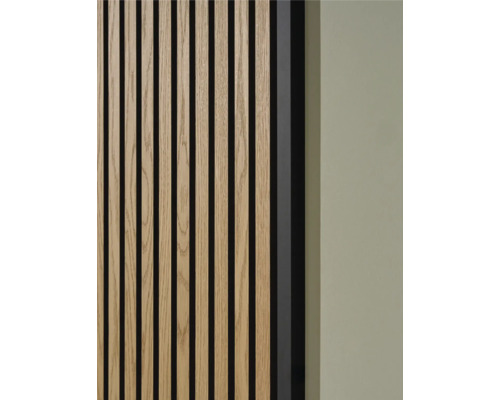 Ukončovacia lišta Sonava 22x25x2600 mm čierna Detail dreveného panelu na stenu s lamelovou štruktúrou a zvukovou izoláciou