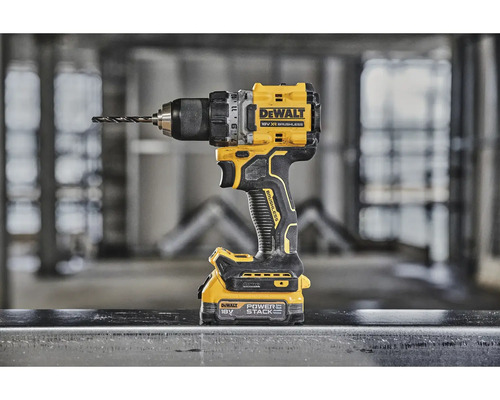 Akumulátorová vŕtačka DeWalt s vrtákom