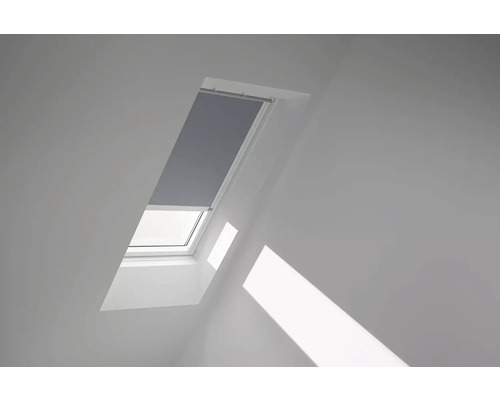 Zatemňovacia roleta na strešné okno VELUX na solárny pohon DSL C02 4581KWL sivá Strešné okno s čiastočne zatiahnutou roletou