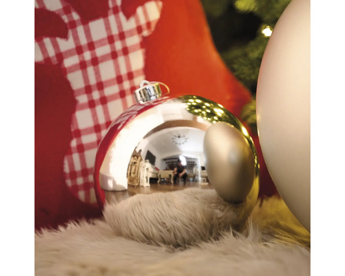 Vianočné gule na koberci