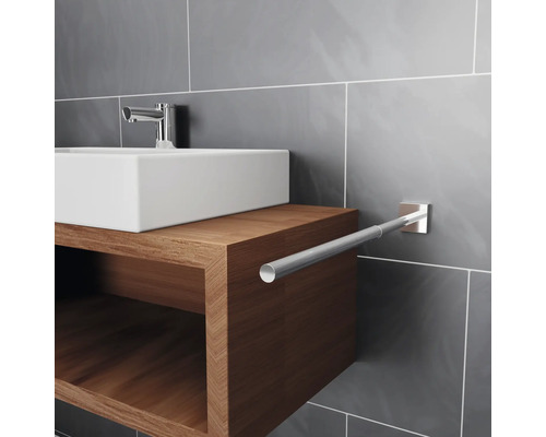 Kúpeľňové umývadlo s držiakom na uteráky na stene