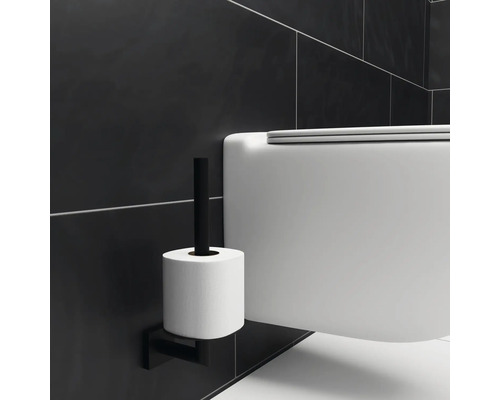 Závesné WC a držiak toaletného papiera v kúpeľni