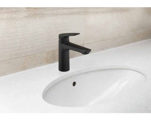 Čierna umývadlová batéria na umývadle