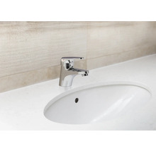 Umývadlo s batériou na umývadlovej doske