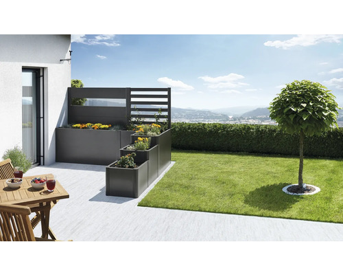 Stupňovité hrantíky s clonou a osadenou terasou