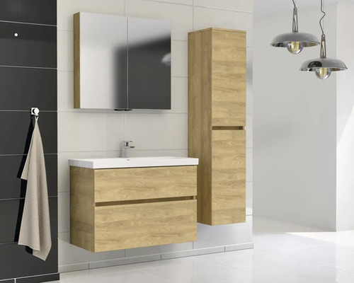 Kúpeľňa s umývadlovou skrinkou, zrkadlovou skrinkou a vysokou skrinkou vo vzhľade dreva