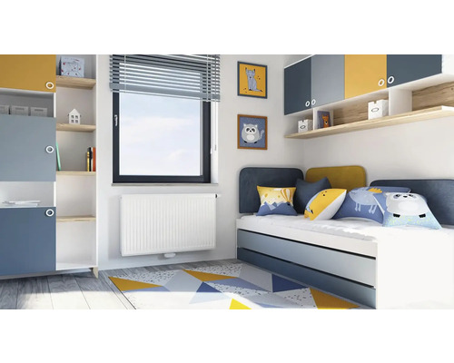 Detská izba s posteľou, skriňou, regálom a oknom