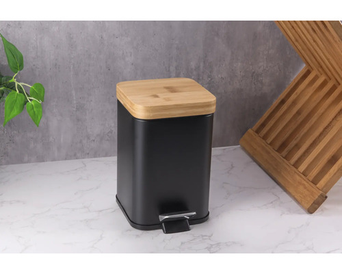 Odpadkový kôš s bambusovým vekom a pedálom