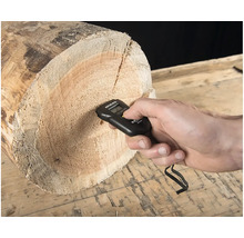 Vlhkomer na drevo meria vlhkosť klátika.