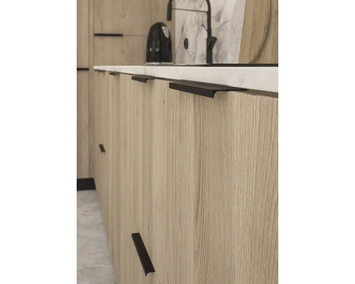 Kuchynská skrinka so zásuvkami a úchytnými lištami