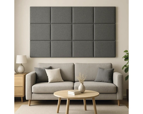 Obývacia izba so sivými akustickými panelmi na stene nad pohovkou