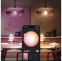 Inteligentná lampa s ovládaním pomocou aplikácie pre smartfóny nad jedálenským stolom