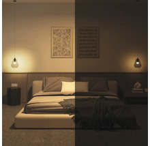 Spálňa s posteľou a závesnými svetlami, zobrazenie možností osvetlenia