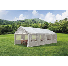 Biely párty stan s oknami a posedením na zelenom trávniku.