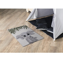 Hracia izba s kobercom so sloním motívom, hracím stanom a vankúšmi.