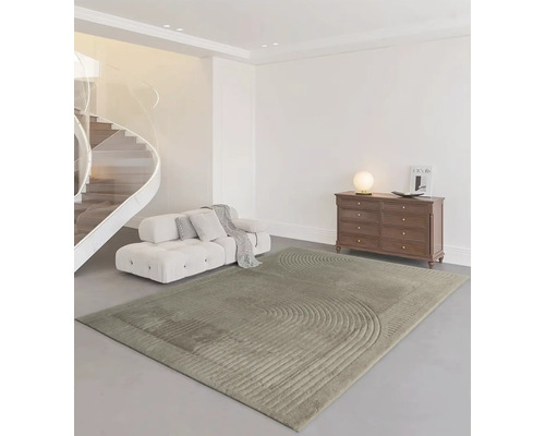 Moderná obývacia izba s kobercom, pohovkou a komodou