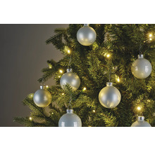 Vianočný stromček s ozdobami a svetelnou reťazou