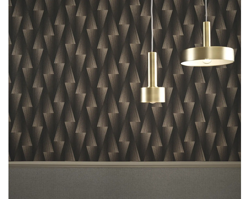 Izba s geometrickou tapetou a dvoma závesnými svetlami