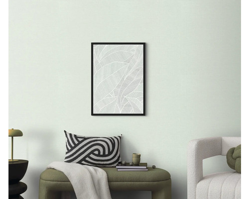 Dekorácia obývacej izby so zarámovaným obrázkom s motívom listov