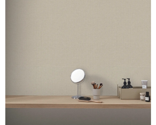 Dekoratívna tapeta v spálni nad toaletným stolíkom