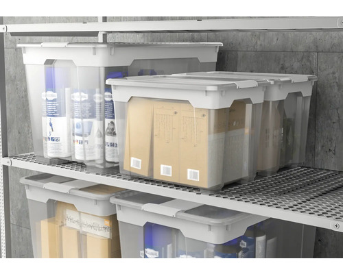 Regál s priehľadnými úložnými boxami a viečkami