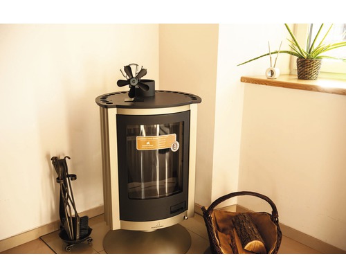 Krbové kachle s krbovým náradím, košom na drevo a ventilátorom
