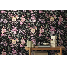 Tapeta s kvetinovým vzorom v interiéri