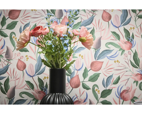 Kvetinová tapeta s kyticou v čiernej váze
