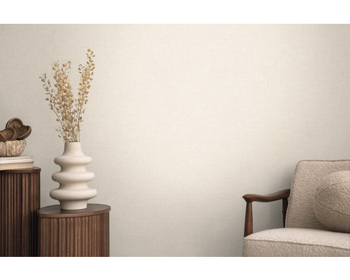 Obývacia izba s vázou a kreslom