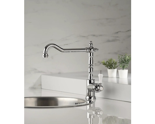 Kuchynská batéria s vysokým výtokom na kuchynskom dreze