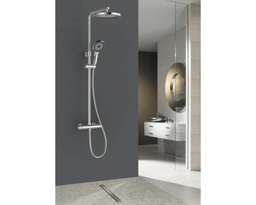 Sprchový stĺp s hlavovou a ručnou sprchou v modernej kúpeľni