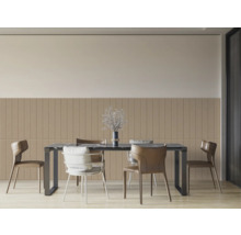 Jedáleň s jedálenským stolom, stoličkami a nástennými panelmi pre štýlovú atmosféru.