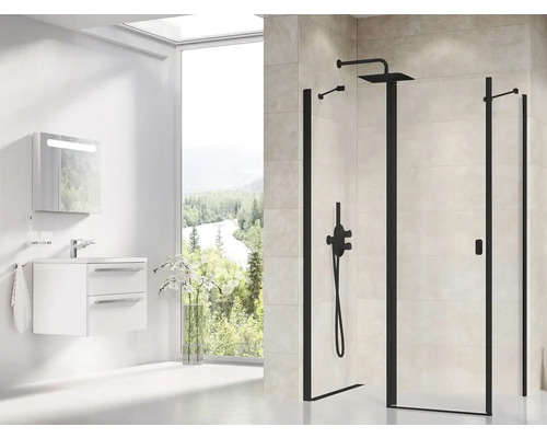 Moderná kúpeľňa so sprchovacím kútom, umývadlom a zrkadlom