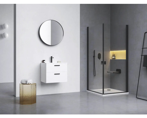 Moderná kúpeľňa so sprchou, skrinkou pod umývadlo a zrkadlom