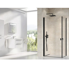 Kúpeľňa so sprchovacím kútom, umývadlom a zrkadlom