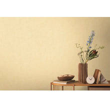 Dekoratívna tapeta s kvetinovým aranžmánom a dekoráciou stola