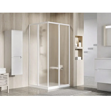 Kúpeľňa so sprchovacím kútom, umývadlom a kúpeľňovým nábytkom