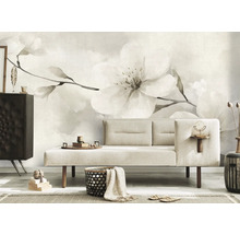 Obývacia izba s pohovkou, komodou a fototapetou s kvetinovým motívom