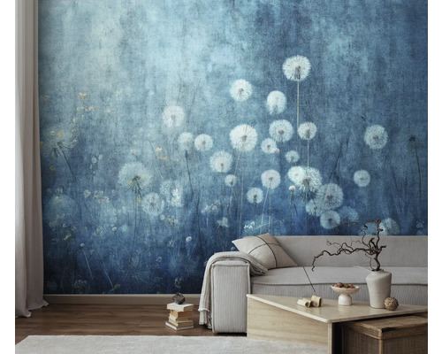 Obývacia izba s modrou fototapetou s motívom púpavy